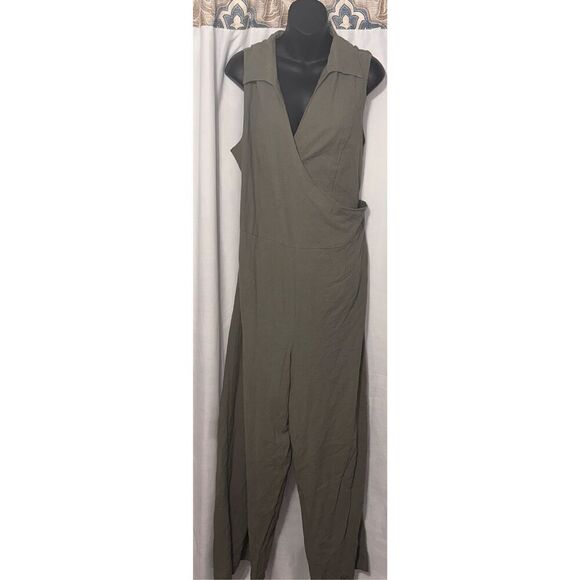 BEAUTIFUL Soft Surroundings Jumpsuit Black Faux Wrap Bodice Dressy Wide Leg Size - Picture 1 of 7